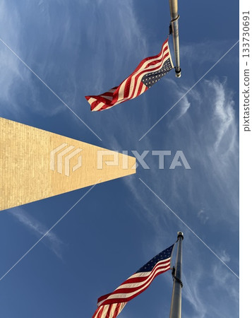從下方看的美國國旗 133730691