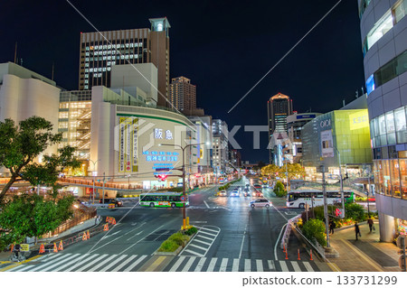 兵庫縣神戶市的三宮站和三宮十字路口夜景 133731299