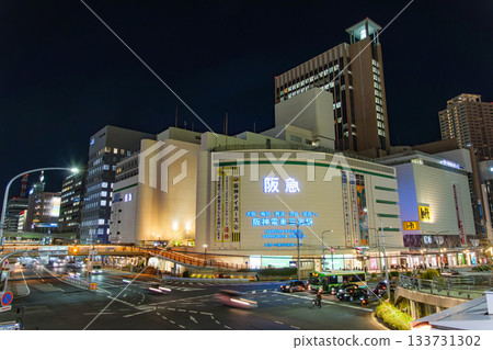 兵庫縣神戶市的三宮站和三宮十字路口夜景 133731302