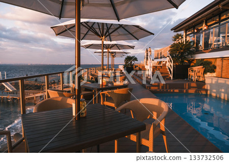 【Happy Pancake Awajishima Terrace】夕陽餘暉灑在露台座位上 【Happy Pancake Awajishima Terrace】夕陽餘暉灑在露台座位上 133732506