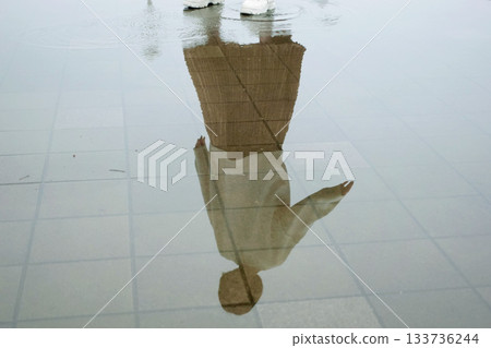 水面反射的陰影 水面反射的陰影 133736244