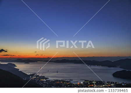 瀨戶內海港口城鎮和島嶼上美麗的日出 133739465