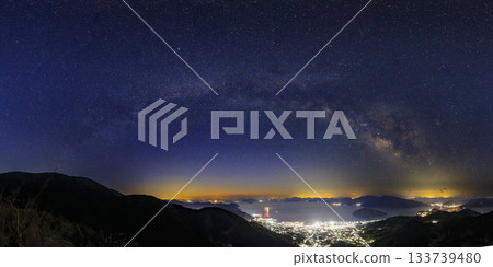 The twilight starry sky of the Setouchi Inland Sea in early spring: the Milky Way arch over the port town night view and the beautiful sky of the many islands 133739480