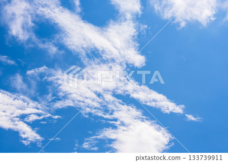 秋日的天空：平靜的藍天與白雲 38 133739911