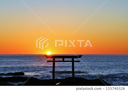 First sunrise from Oarai Isosaki Shrine, Ibaraki Prefecture 133740326