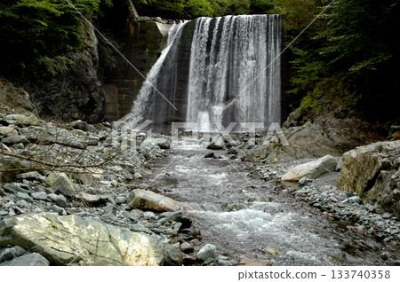 A dam constructed on the Kaminokawa River upstream of the Isezawa confluence 133740358