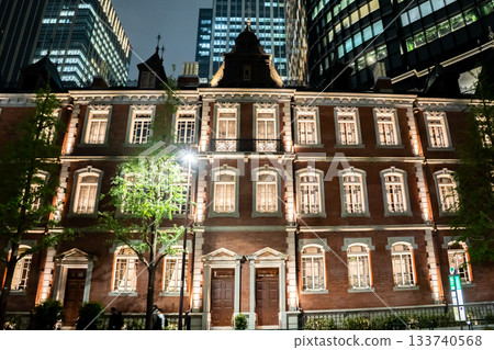 Illuminated Mitsubishi Ichigokan Museum: A restoration of Marunouchi's first Western-style building (a brick structure in the British Queen Anne style) Illuminated Mitsubishi Ichigokan Museum: A restoration of Marunouchi's first Western-style building (a brick structure in the British Queen Anne style) 133740568
