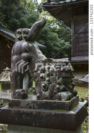 神社入口處的守護犬雕像 133742205