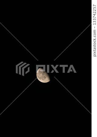 八月的夜空中,月亮靜靜地漂浮著 07 八月的夜空中,月亮靜靜地漂浮著 07 133742257