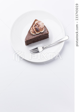 Cake on a plate Gateau chocolat white background 133743019