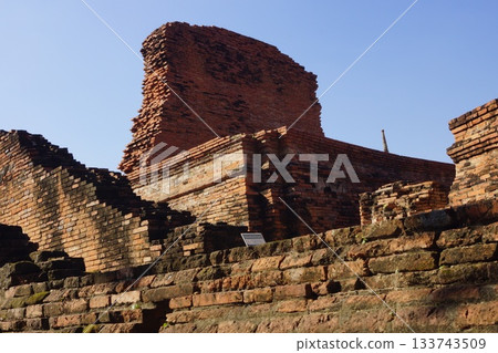 泰國阿瑜陀耶歷史公園內的瑪哈泰寺景色 泰國阿瑜陀耶歷史公園內的瑪哈泰寺景色 133743509