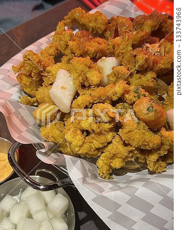 Crispy fried chicken with golden, crunchy skin and juicy, tender meat. A delicious and savory dish, perfect for any meal, served with dipping sauces or side dishes for extra flavor! Crispy fried chicken with golden, crunchy skin and juicy, tender meat. A delicious and savory dish, perfect for any meal, served with dipping sauces or side dishes for extra flavor! 133743968