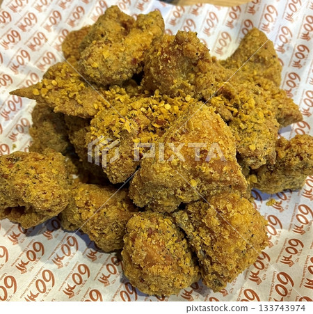 Crispy fried chicken with golden, crunchy skin and juicy, tender meat. A delicious and savory dish, perfect for any meal, served with dipping sauces or side dishes for extra flavor! 133743974