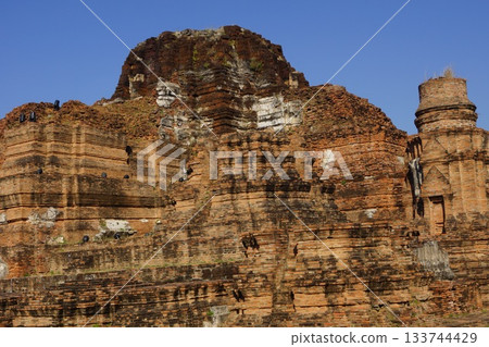 Scenery of Wat Mahathat in Ayutthaya Historical Park, Ayutthaya, Thailand 133744429