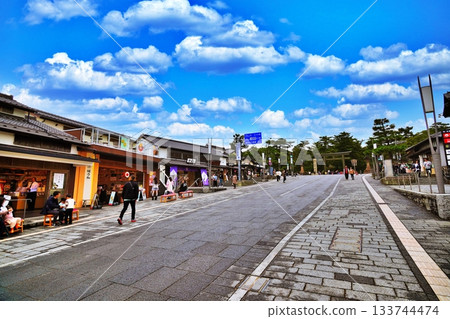 Scenery of Shinmon Street at Izumo Taisha Shrine 133744474