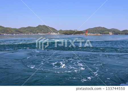 The tidal currents (whirlpools) of Funaori Seto and the Funaori Rock Light Beacon (Geiyo Islands) The tidal currents (whirlpools) of Funaori Seto and the Funaori Rock Light Beacon (Geiyo Islands) 133744550