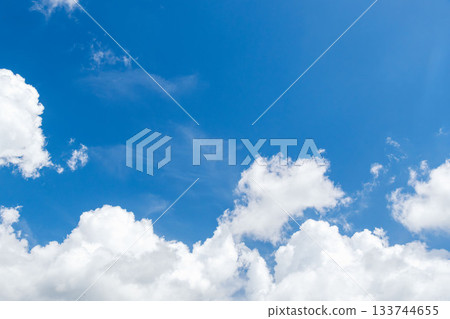 秋日的天空：藍天白雲，帶著一絲夏日的氣息 35 133744655