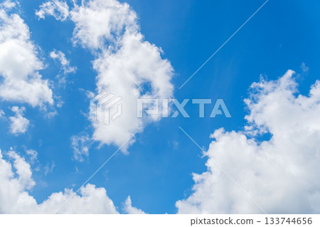 秋日的天空:藍天白雲,帶著一絲夏日的氣息 36 秋日的天空:藍天白雲,帶著一絲夏日的氣息 36 133744656