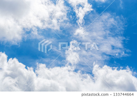 秋日的天空：藍天白雲，帶著一絲夏日的氣息 44 133744664