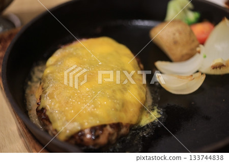 hamburger   133744838