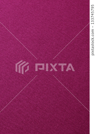鮮豔的洋紅色和紙紋理 鮮豔的洋紅色和紙紋理 133745795