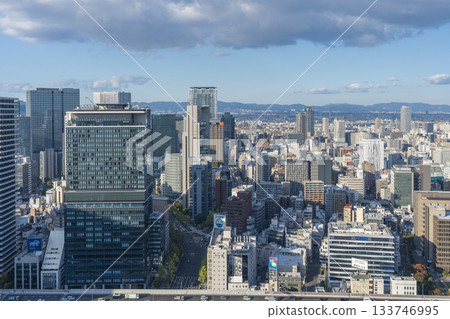 大阪：從淀屋橋的高樓眺望中之島地區。 133746995