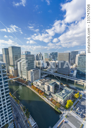 大阪:從淀屋橋的高樓眺望中之島地區。 大阪:從淀屋橋的高樓眺望中之島地區。 133747006