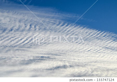 秋天的天空 133747124