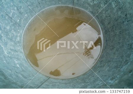 一桶泥水 133747159