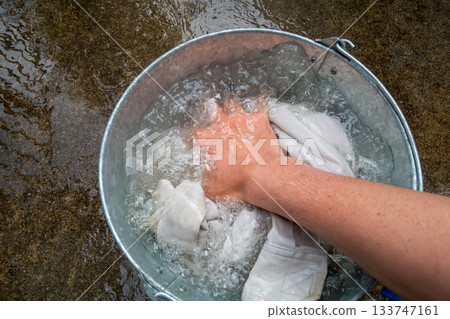 工作服請手洗。 133747161