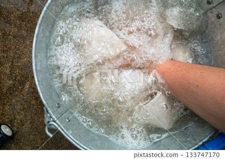 工作服請手洗。 133747170