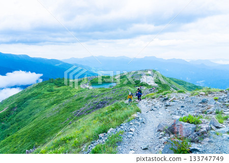 唐松岳八方池全景 133747749