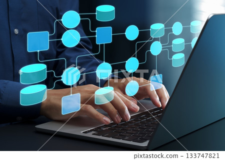 資料流和流程分析。資料流程圖。系統和資訊可視化。使用筆記型電腦。 資料流和流程分析。資料流程圖。系統和資訊可視化。使用筆記型電腦。 133747821