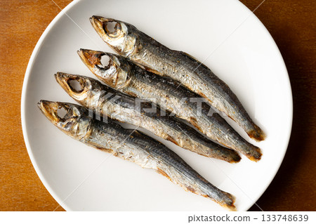 Close-up of grilled dried urume (round dried fish) on a plate 133748639