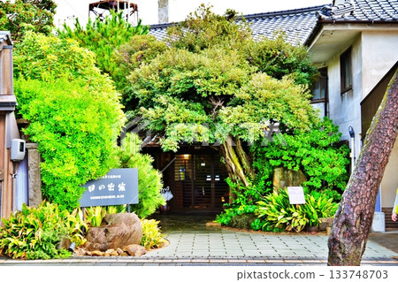 The view of Hinodekan, a nationally registered tangible cultural property, in front of the main gate of Izumo Taisha Shrine 133748703