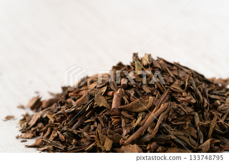 Close-up of roasted tea leaves 133748795