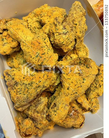 Crispy fried chicken with golden, crunchy skin and juicy, tender meat. A delicious and savory dish, perfect for any meal, served with dipping sauces or side dishes for extra flavor! Crispy fried chicken with golden, crunchy skin and juicy, tender meat. A delicious and savory dish, perfect for any meal, served with dipping sauces or side dishes for extra flavor! 133750892