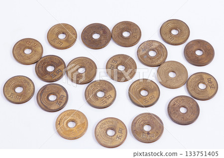 5 yen coin 133751405