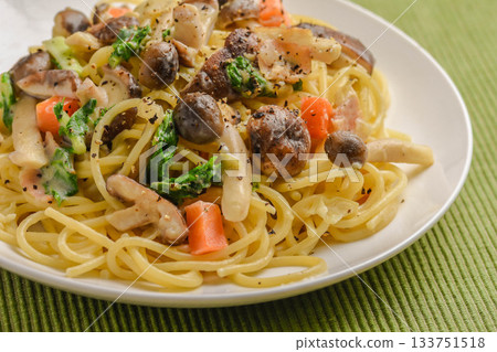 Autumn flavor: mushroom pasta Autumn flavor: mushroom pasta 133751518