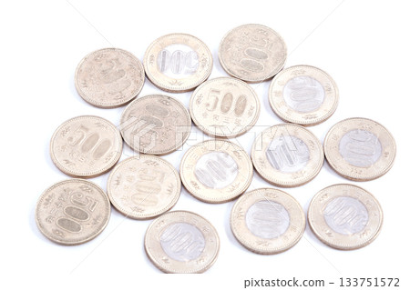500 yen coin 133751572