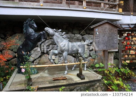Autumn at Kifune Shrine (head shrine, Kyoto City) Autumn at Kifune Shrine (head shrine, Kyoto City) 133754214