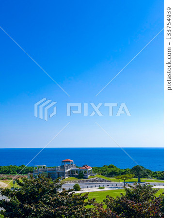 A clear horizon view from Okinawa Peace Memorial Park 133754939
