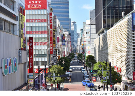 The view from the JR Shinbashi Station platform The view from the JR Shinbashi Station platform 133755229