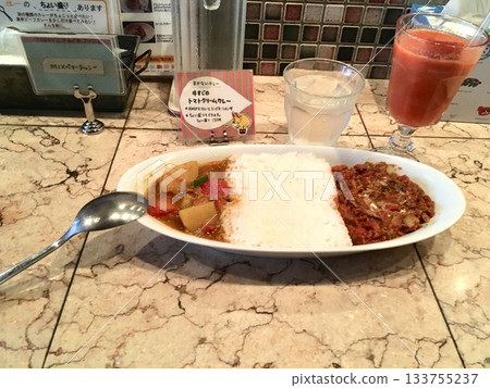 Vegetable curry and beef tendon tomato cream curry 133755237