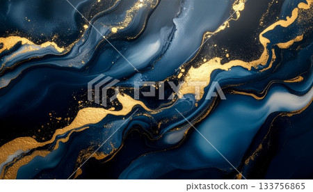 海軍藍和白色奢華酒精墨水抽象背景,飾以奢華金箔和流動波浪。 海軍藍和白色奢華酒精墨水抽象背景,飾以奢華金箔和流動波浪。 133756865