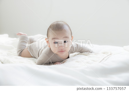 一個說謊的嬰兒 一個說謊的嬰兒 133757057