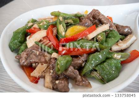 Green dragon, chili, beef, stir-fried beef, stir-fried chili beef, stir-fried beef Green dragon, chili, beef, stir-fried beef, stir-fried chili beef, stir-fried beef 133758045