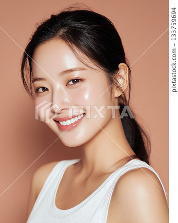 特寫鏡頭，一位衣著整潔、容光煥發的女性。 133759694