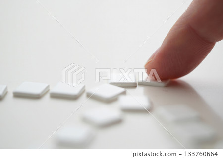 white pills in hand 133760664