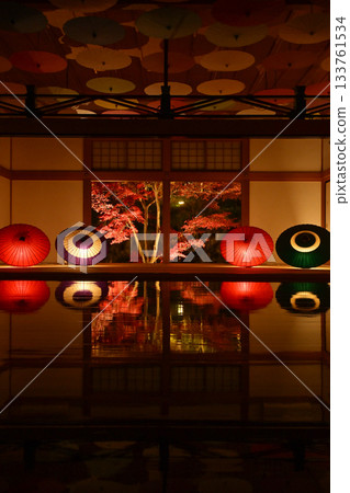 奉德寺的地板楓木燈飾 133761534